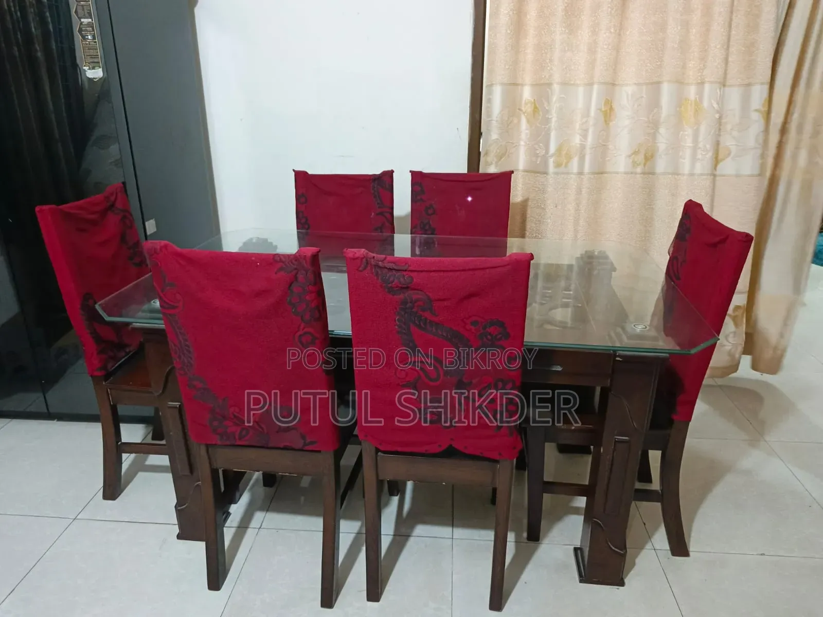 Six-chair dining table for urgent sale