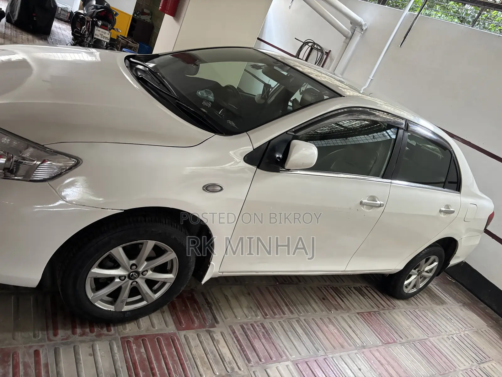 Toyota Axio 2012 অফ হোয়াইট