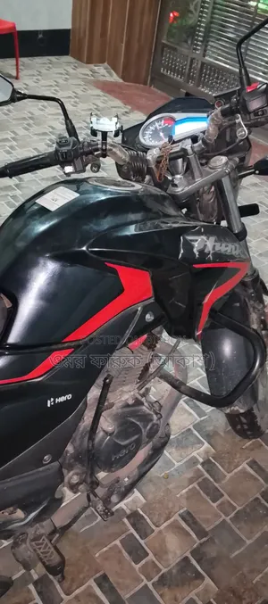 Hero Hunk 150R Dual Disc ABS 2022 Black