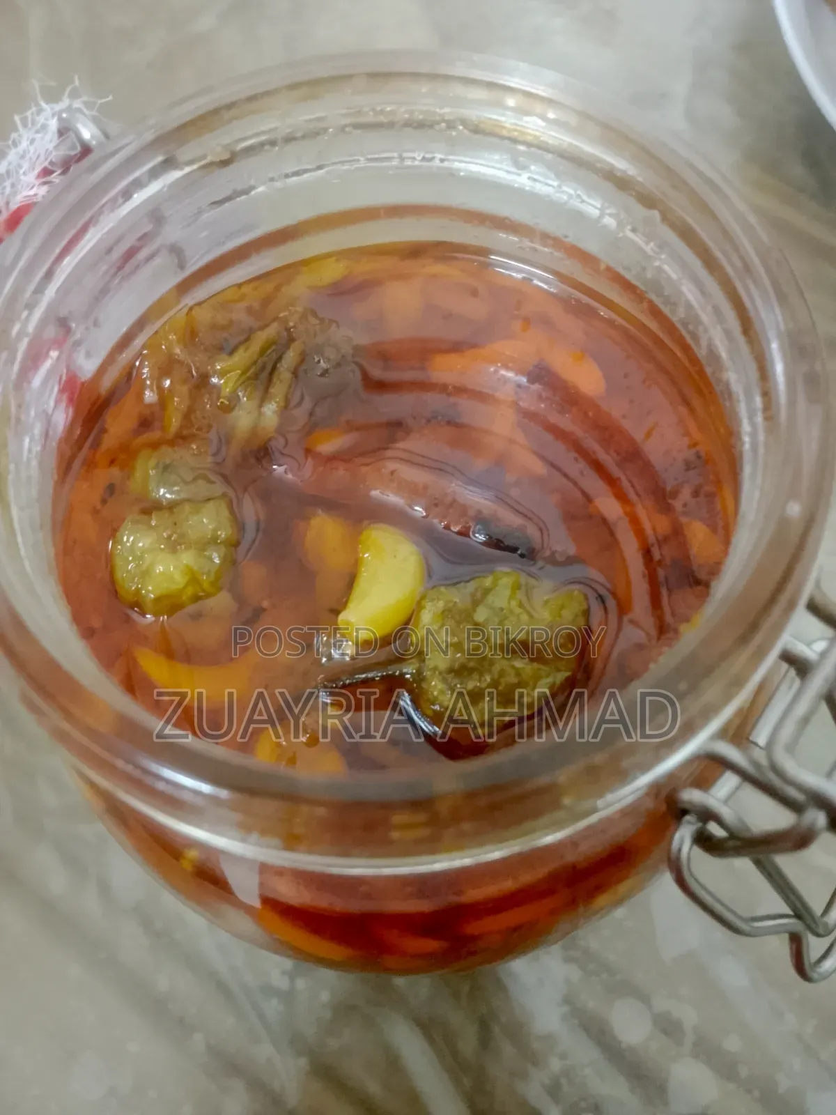 আমের আচার, রসুনের আচার, বোম্বাই নাগা মরিচ দিয়ে রসুন।