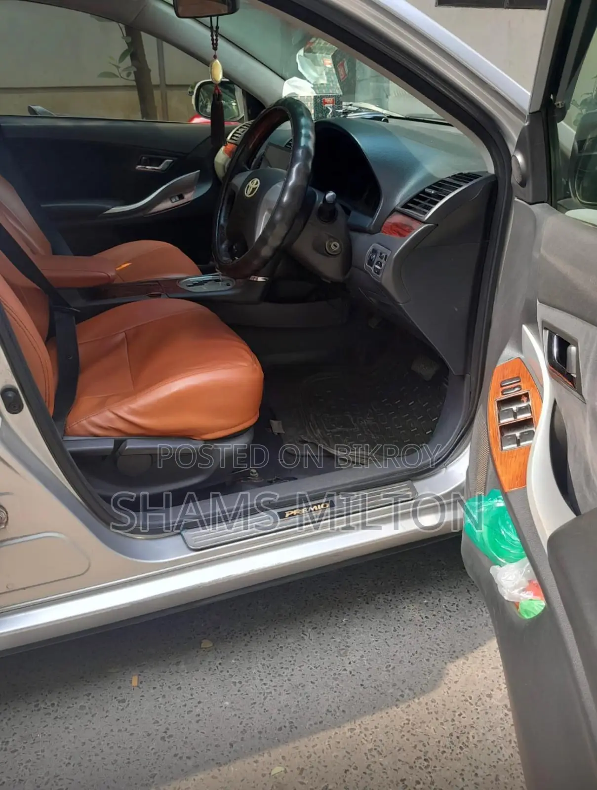 Toyota Premio 2012 Silver