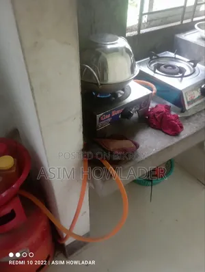 আই গ্যাস সিলিন্ডার এক মুখি চুলা ডাবল তোষক দুইটা বালিশ