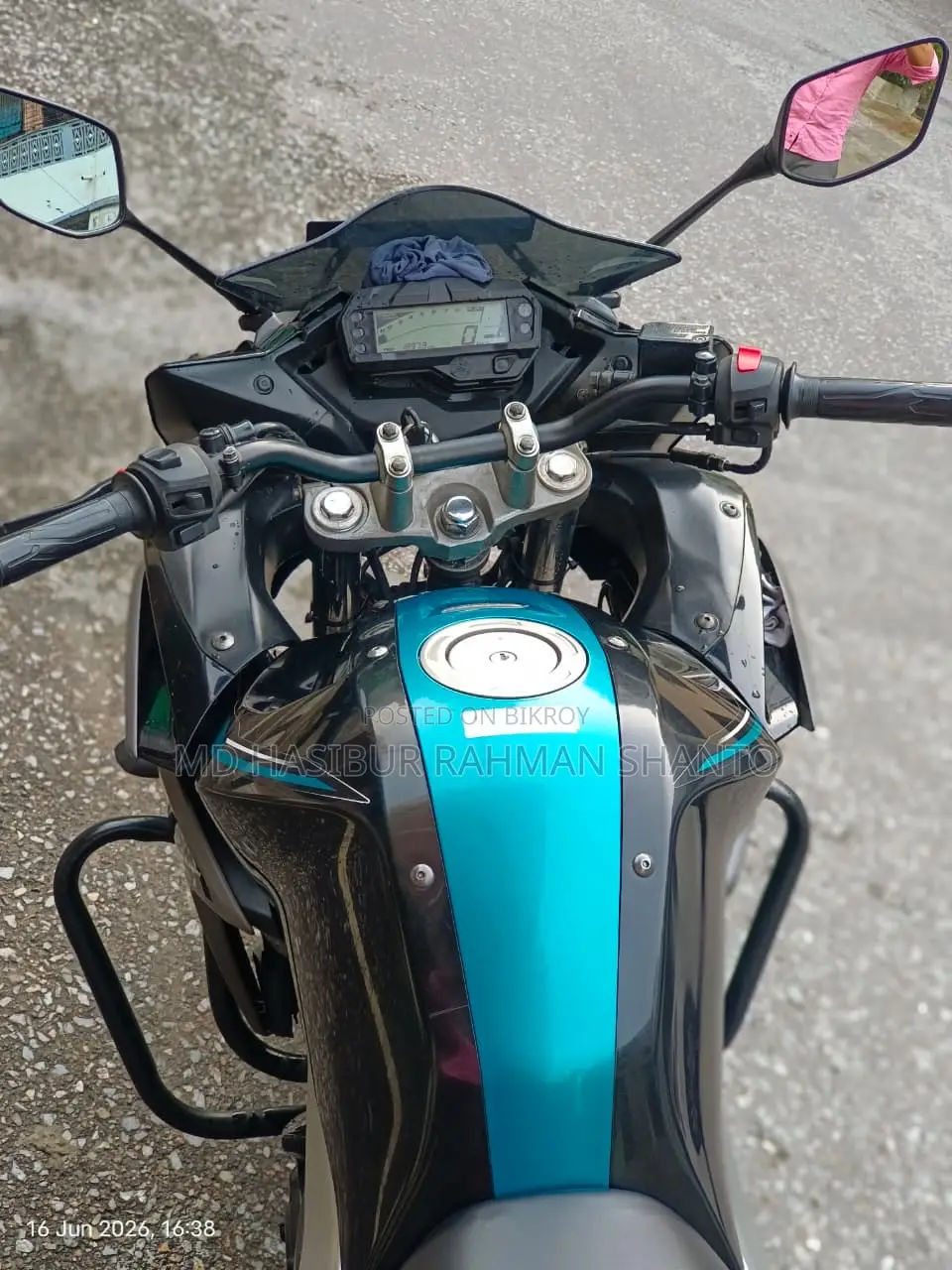 ইয়ামাহা ২০২২ কালো