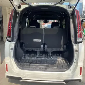 Toyota Esquire 1.8 FWD Hybrid (7 Seater) 2021 Pearl