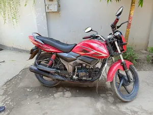 মোটরসাইকেল ২০১৬ লাল