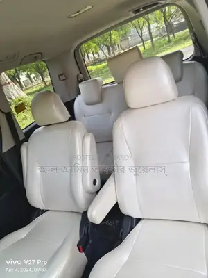 Toyota Noah 2.0 158hp FWD (8 Seater) 2010 Gray