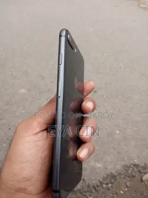 Apple iPhone 8 Plus 64 GB Black