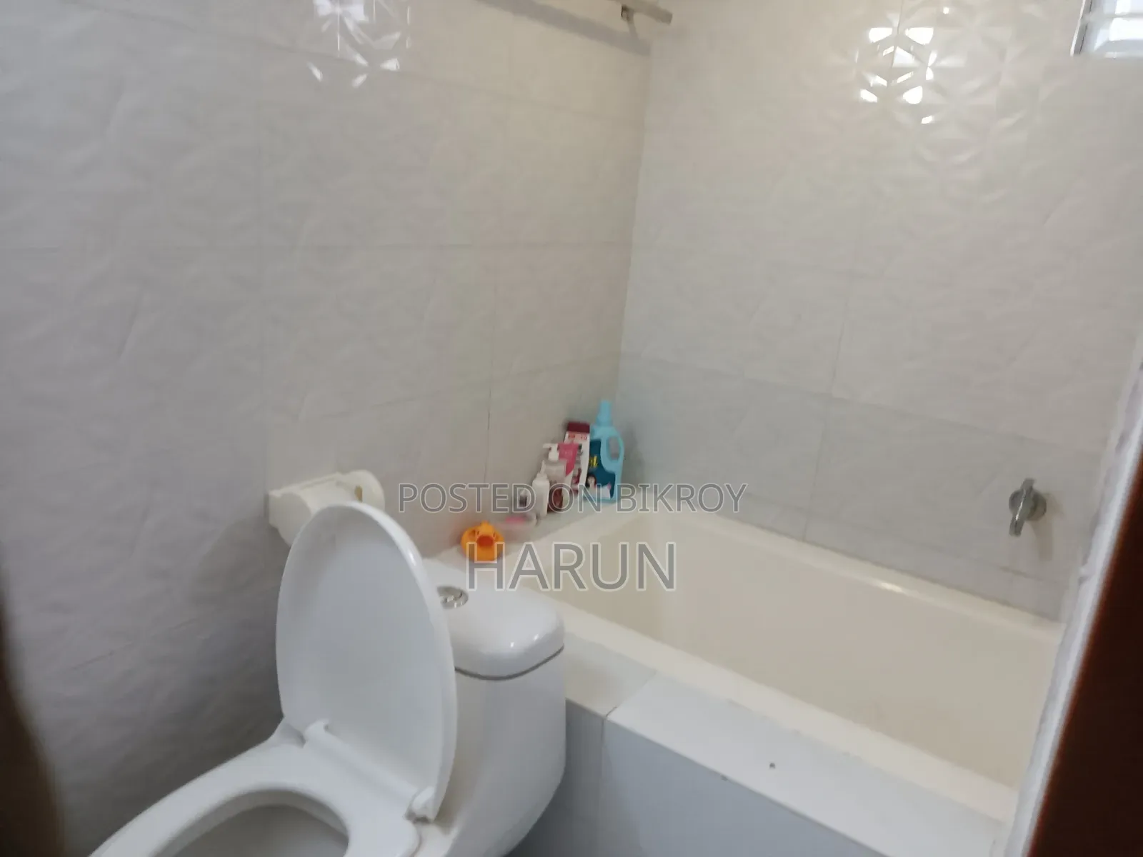 3-bedroom Apartment in Noakhali Goli, Banasree for rent