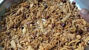 Food Item Tos Chanachur
