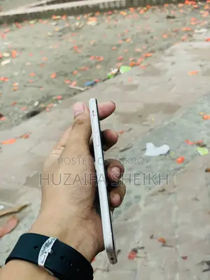 Apple iPhone SE (2022) 64 GB White