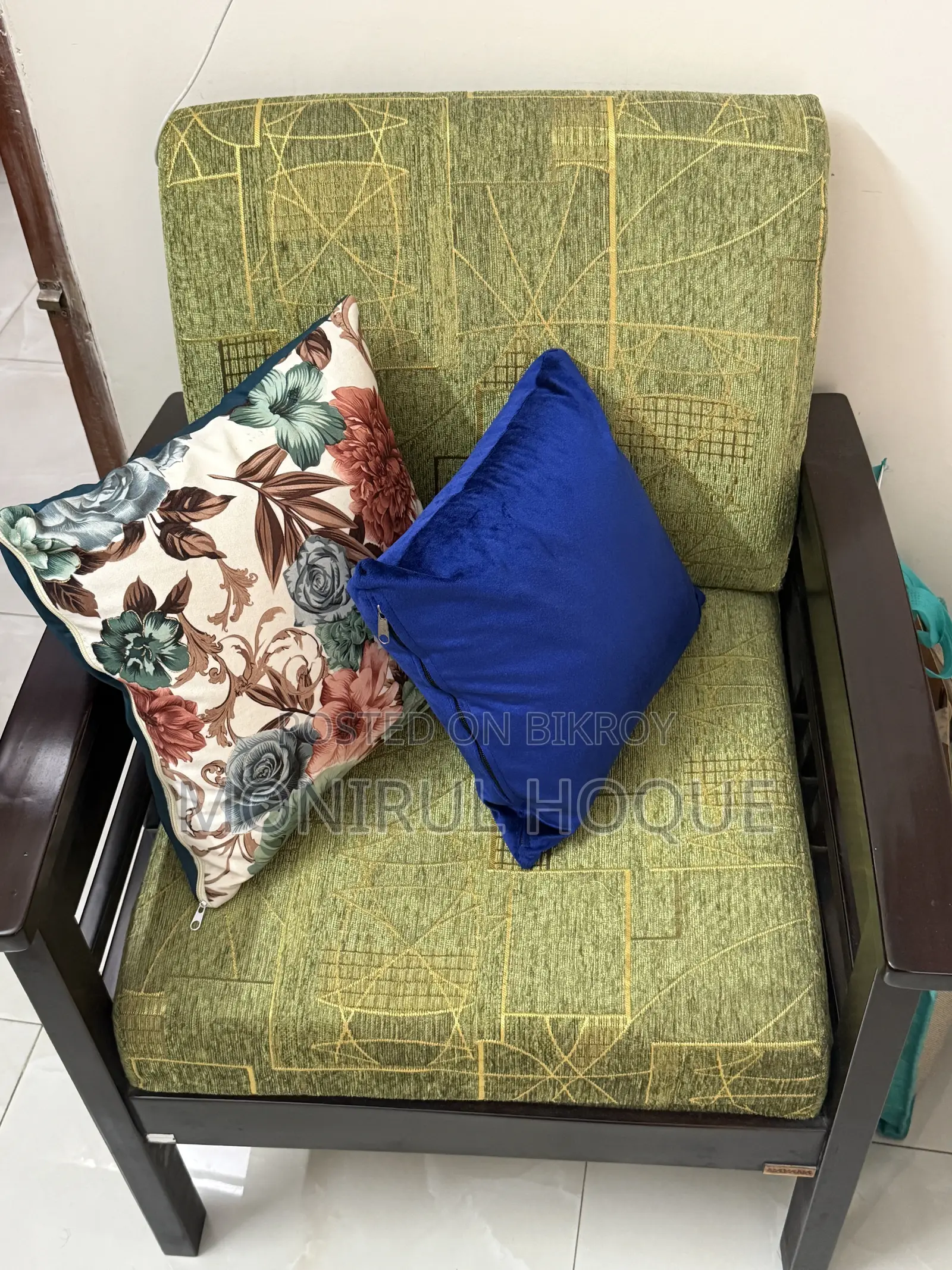 Wooden Sofa 2+2+1 With Free Center Table
