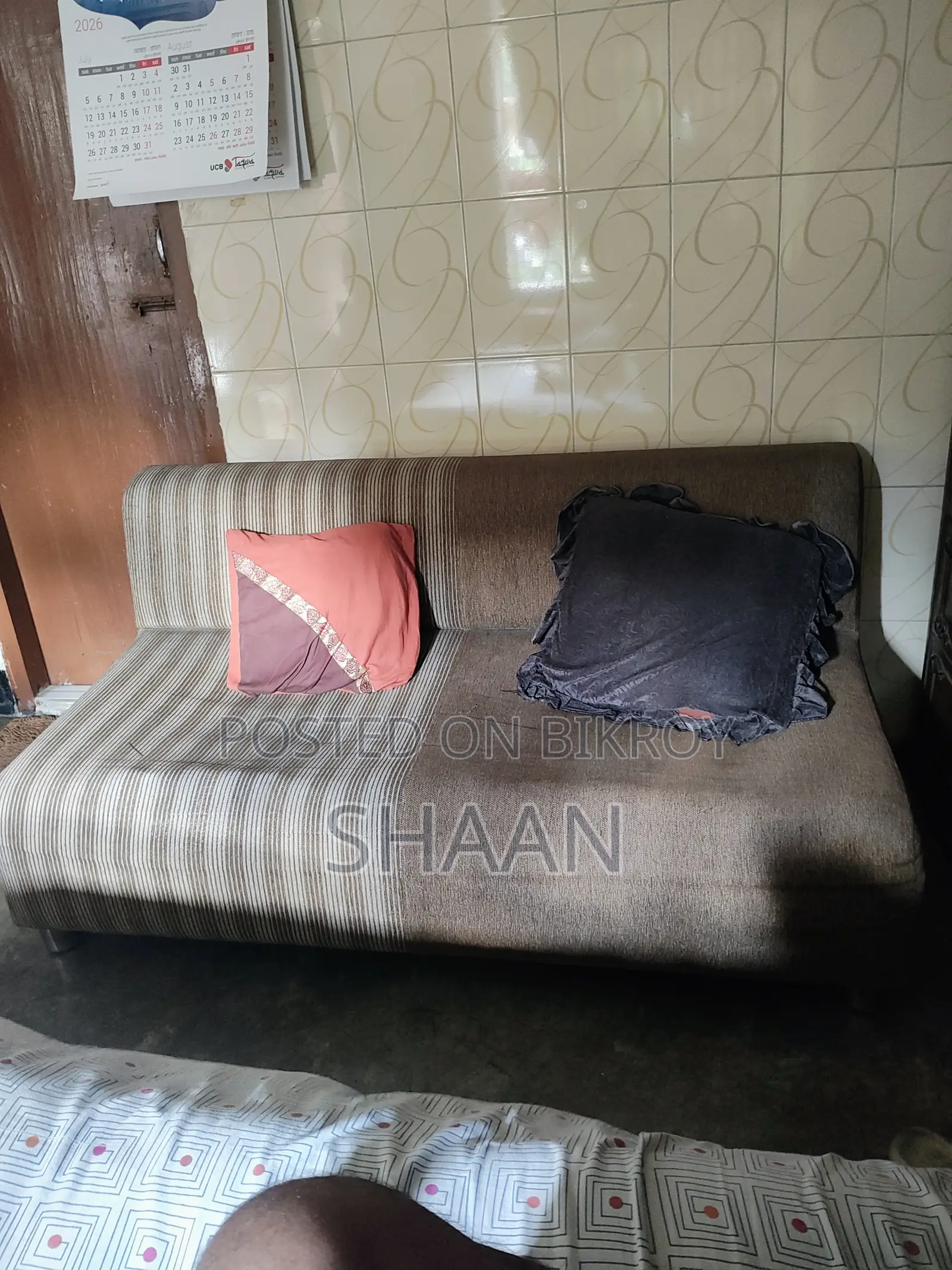 থ্রি সিটার সোফা
