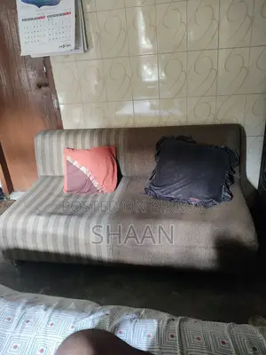 থ্রি সিটার সোফা