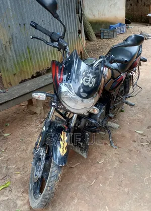বাজাজ ডিসকভার ১৫০ ২০১৭ ব্ল্যাক