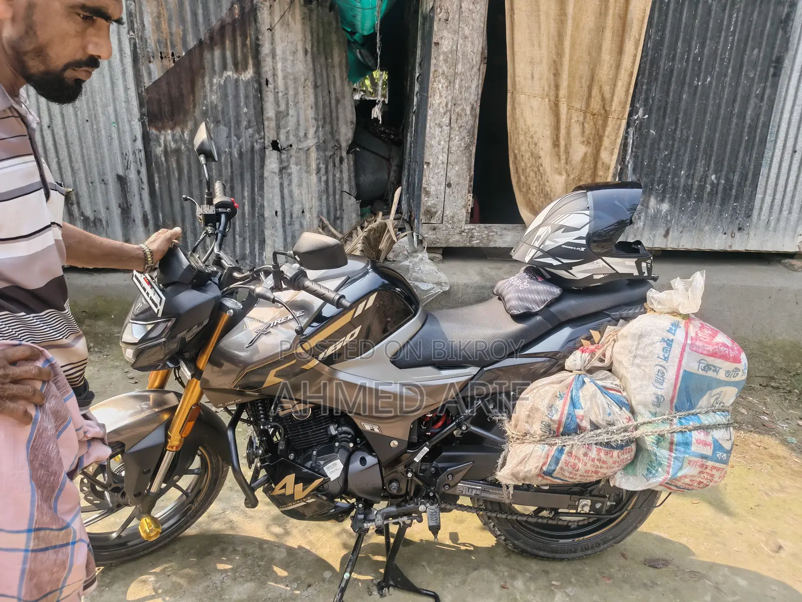 New Hero Xtreme 160R 4V 2025 Black