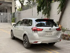 Toyota Corolla Fielder 1.5 Hybrid FWD 2016 Silver