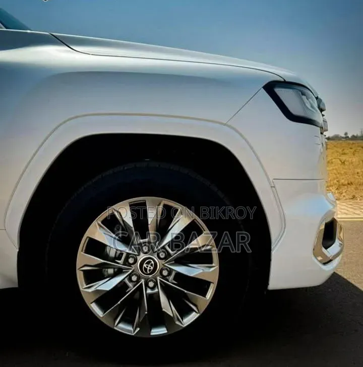 Toyota Land Cruiser 2022 White