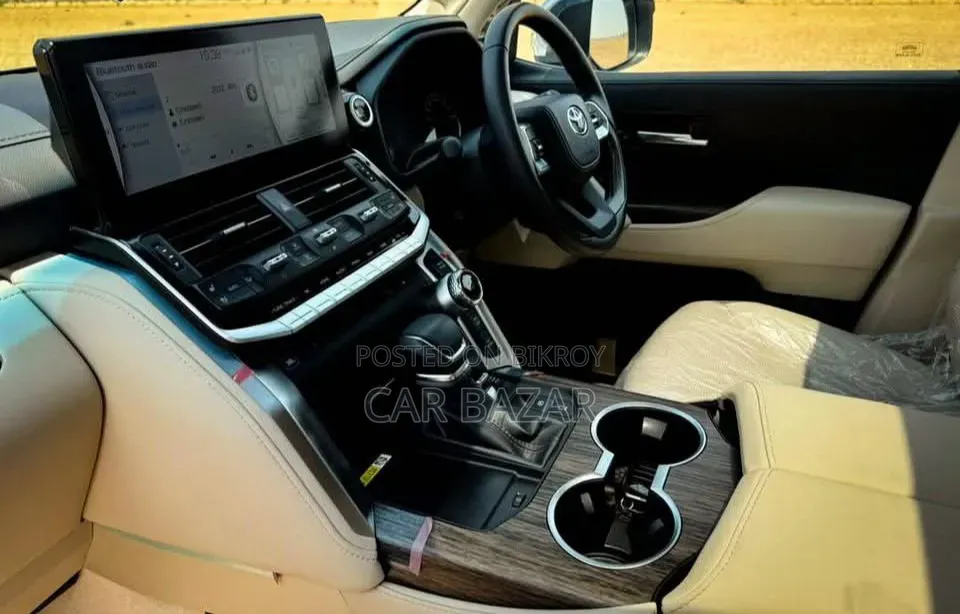 Toyota Land Cruiser 2022 White