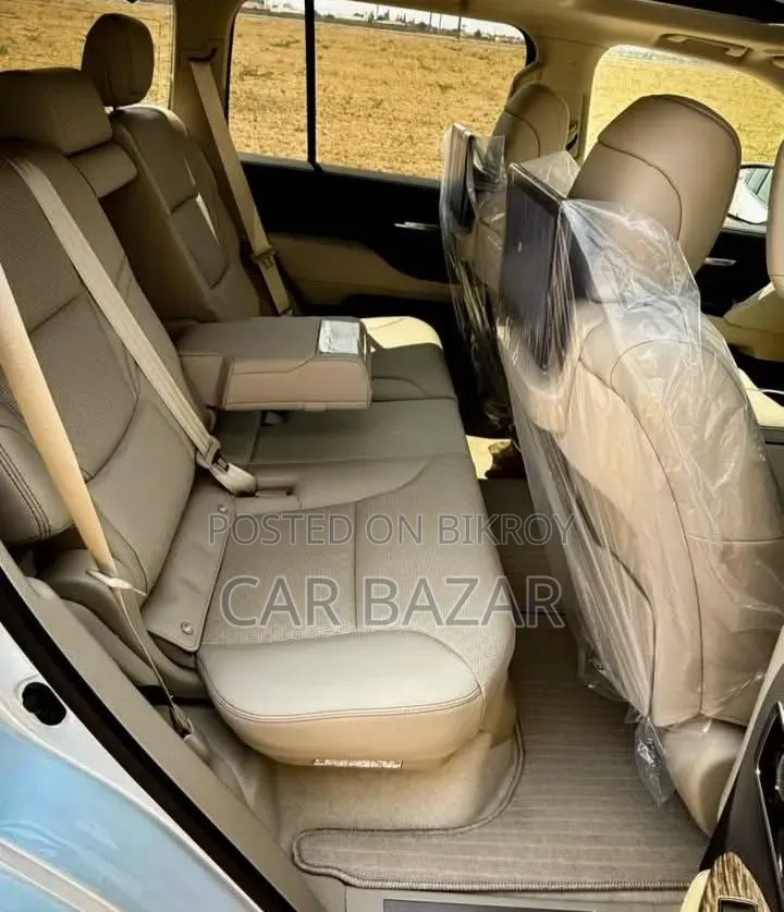 Toyota Land Cruiser 2022 White