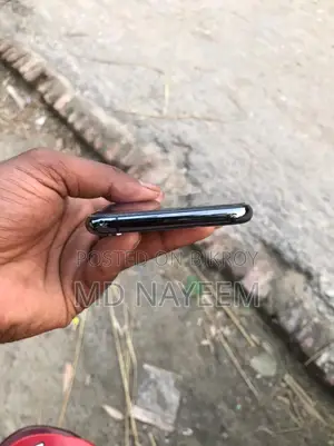 অ্যাপল আইফোন এক্সএস ৬৪ জিবি ব্ল্যাক