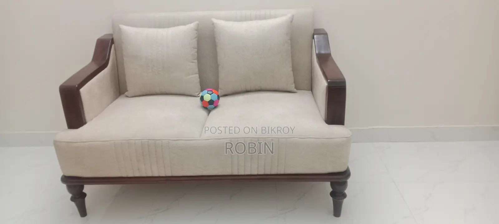 Sofa Set, Table 4 Mora.
