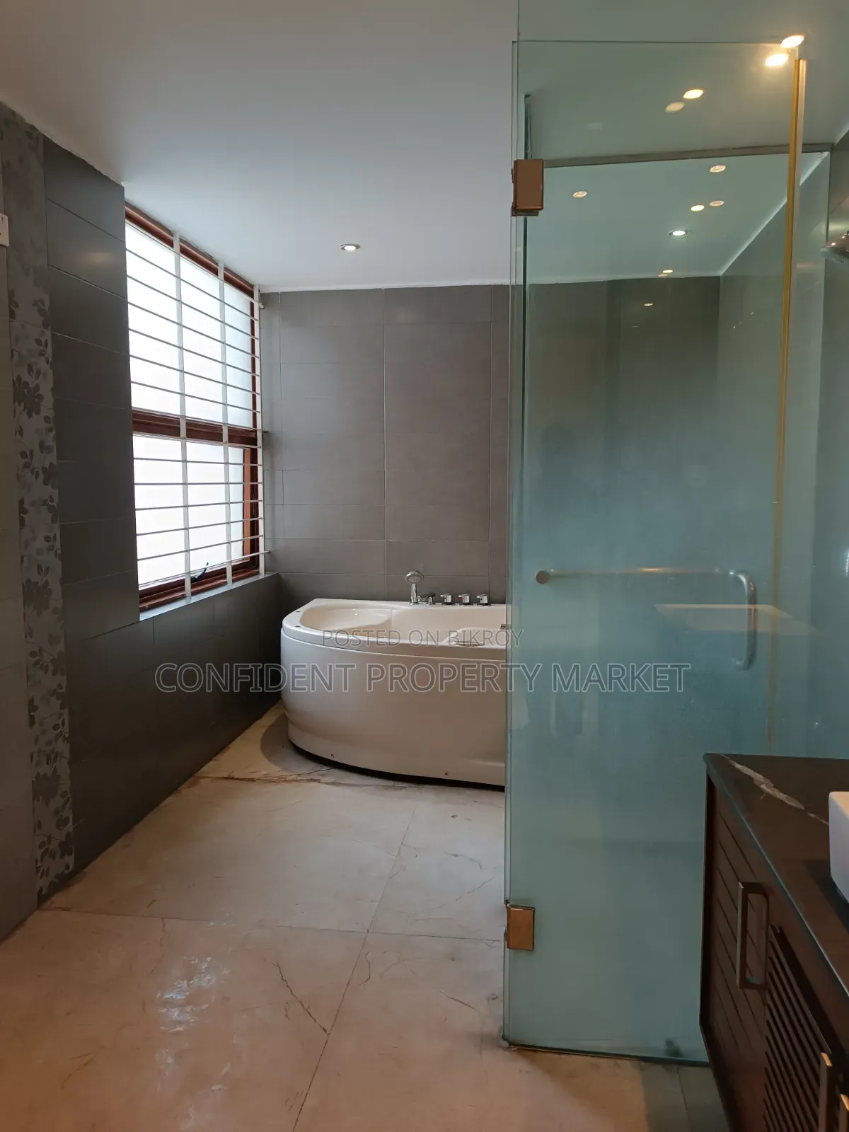 বারিধারায় ভাড়া হবে আসবাবপত্রসহ ৩ বেডরুমের অ্যাপার্টমেন্ট