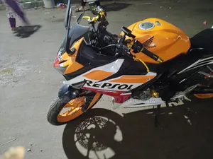 হোন্ডা সিবিআর ২০১৬ অরেঞ্জ