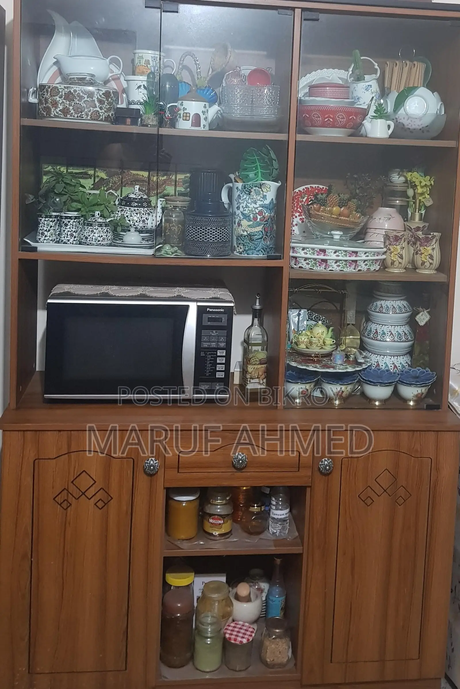 Showcase Crockeries Rack