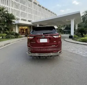 টয়োটা হ্যারিয়ার ২০১৯ লাল