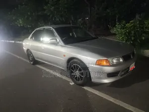 মিতসুবিশি ল্যান্সার ২০০০ সিলভার
