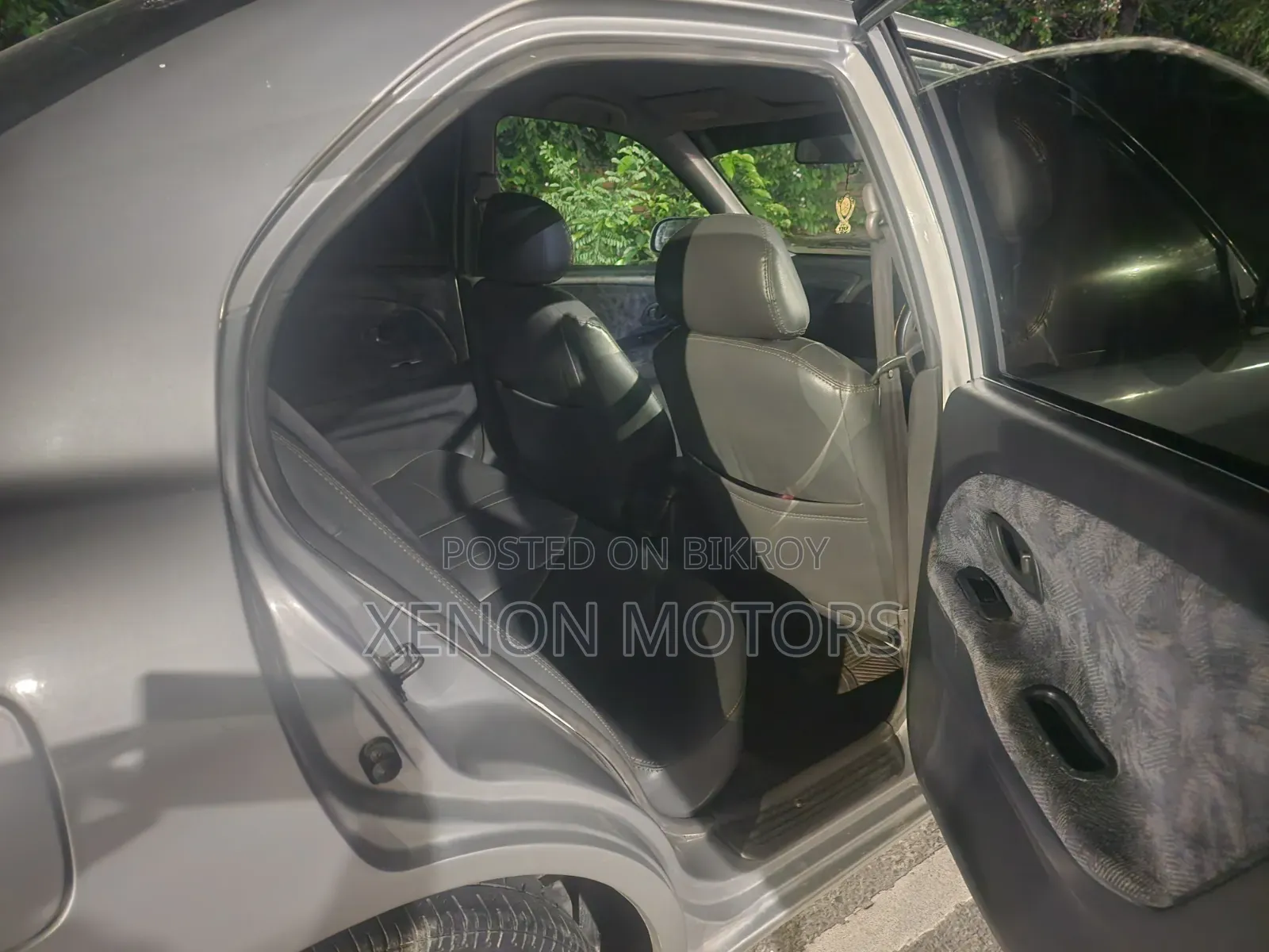 মিতসুবিশি ল্যান্সার ২০০০ সিলভার
