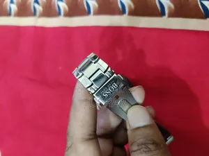 হুগো বস ঘড়ি