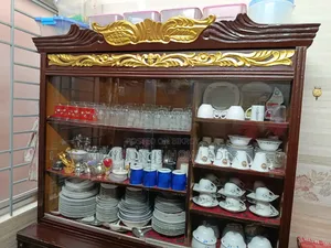 শিল করুই ডাবল পার্ট শোকেস
