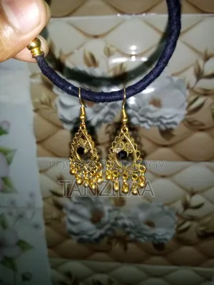 এন্টিকস এর কানের দুল উনিক ডিজাইন এর 