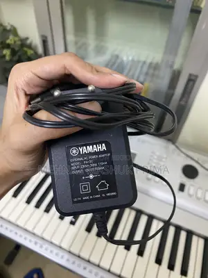Yamaha DGX 230 Hybrid Piano