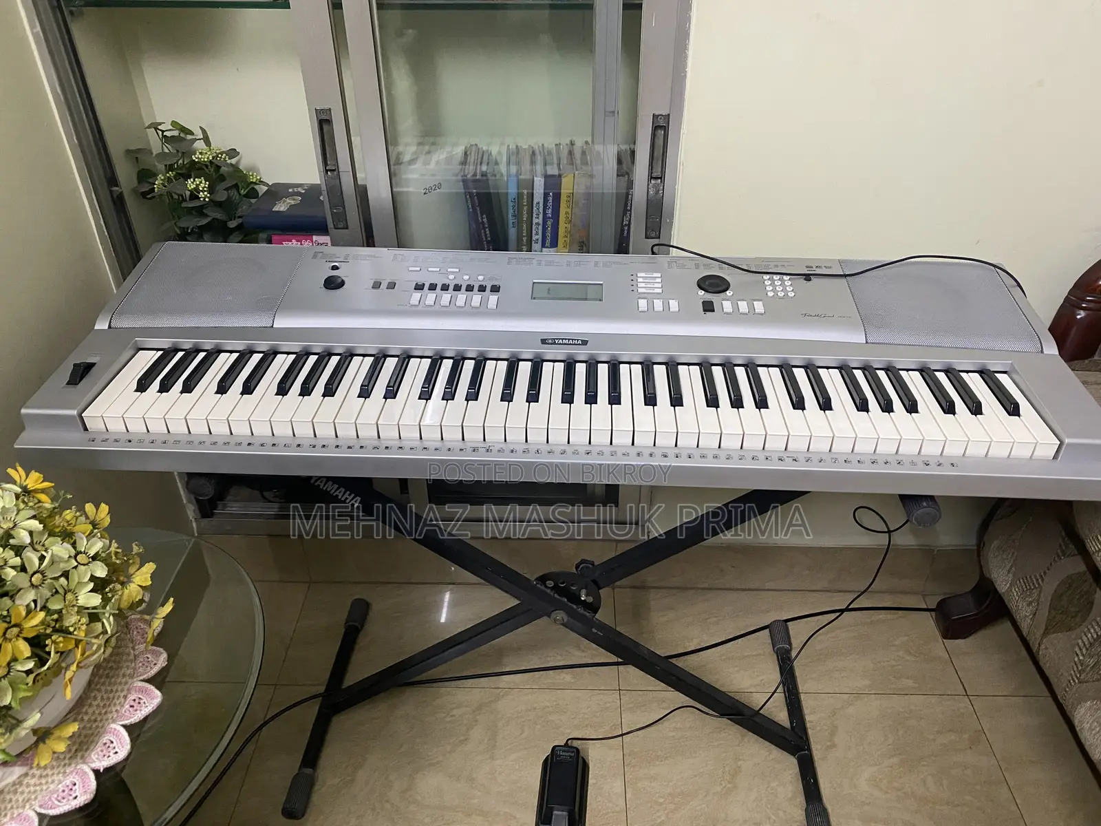 Yamaha DGX 230 Hybrid Piano