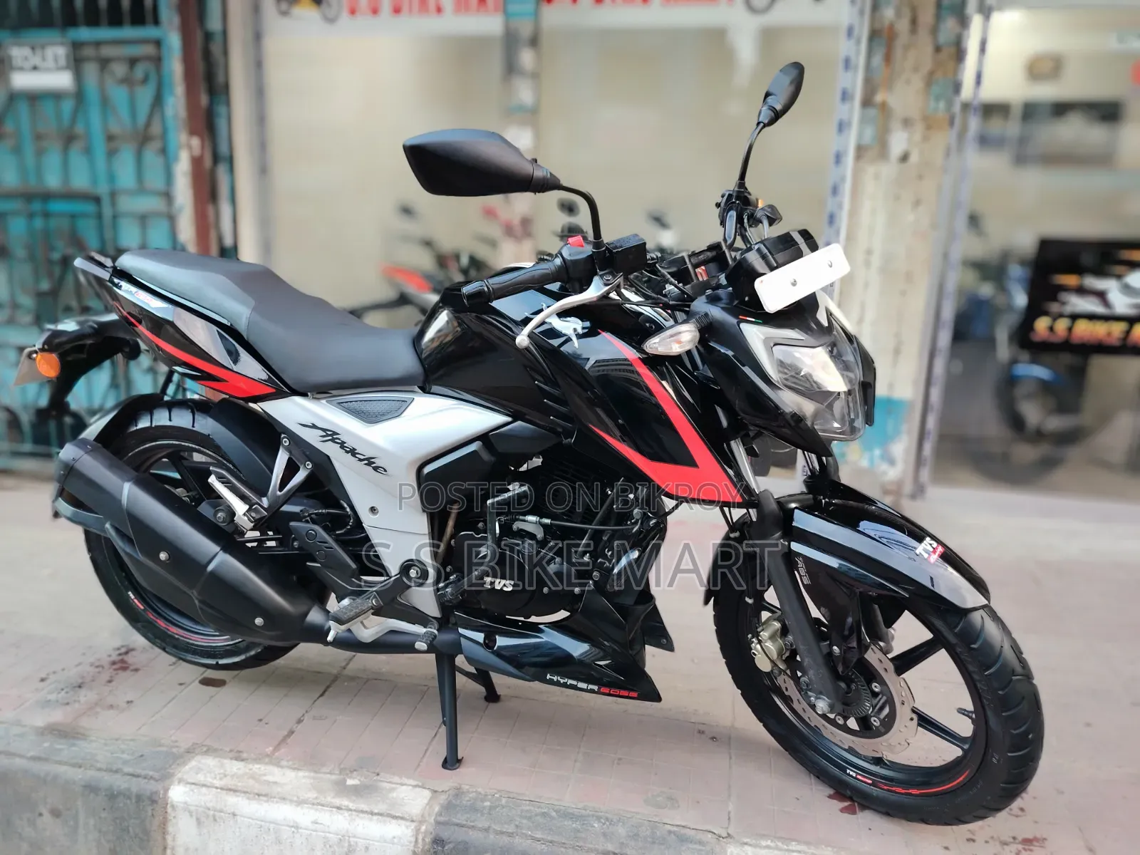 TVS Apache RTR 160 2V ABS 2023 Black