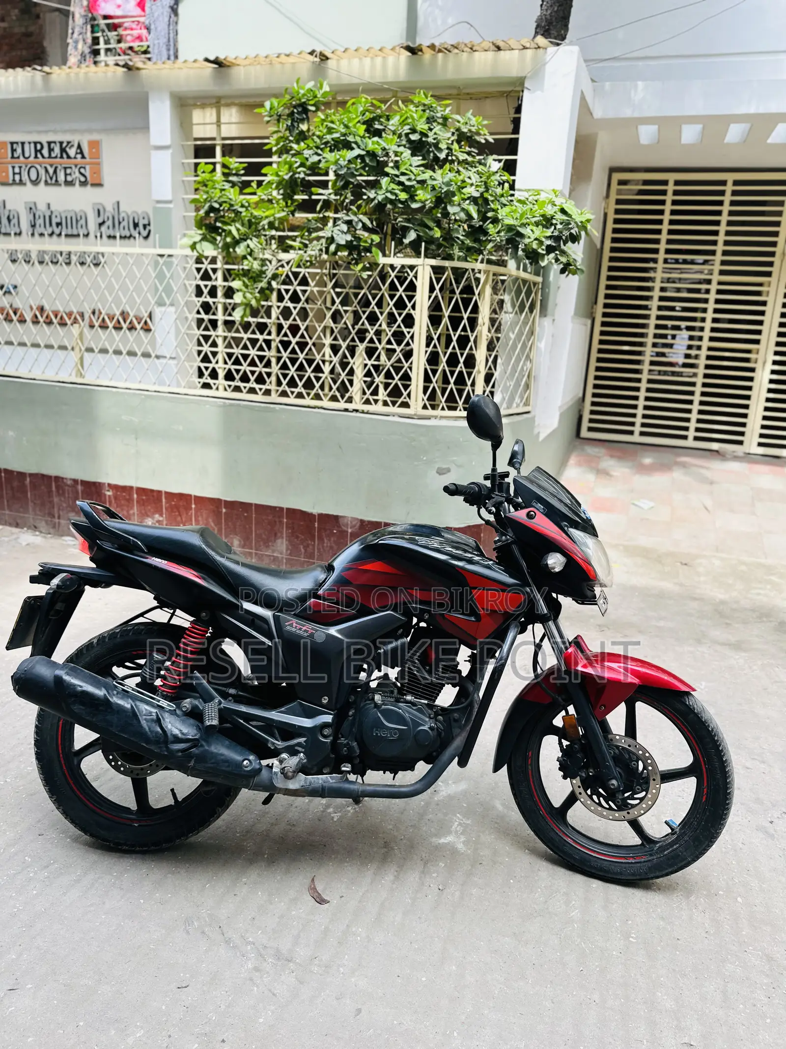 Hero Hunk 2022 Red