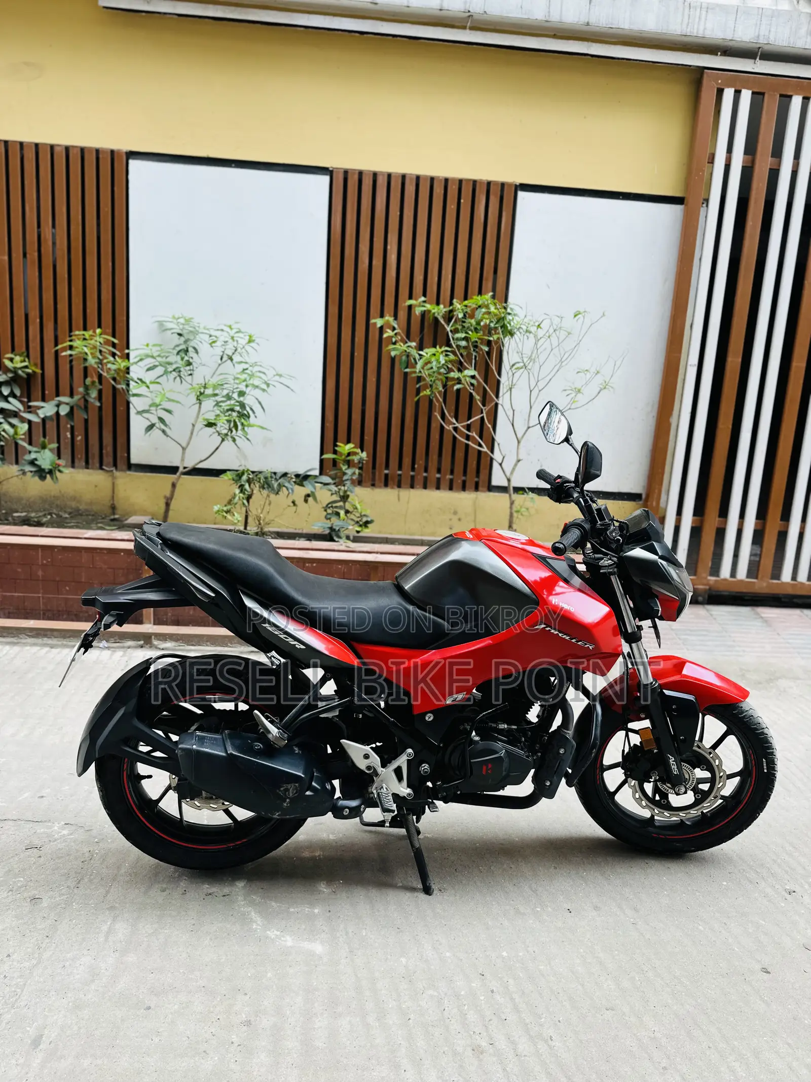 Hero Thriller 160R 2025 Red