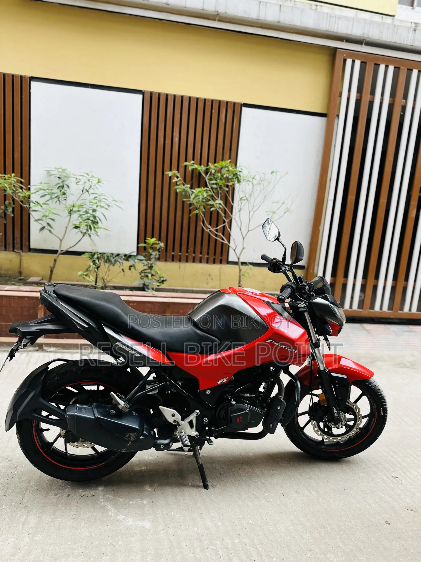 Hero Thriller 160R 2025 Red