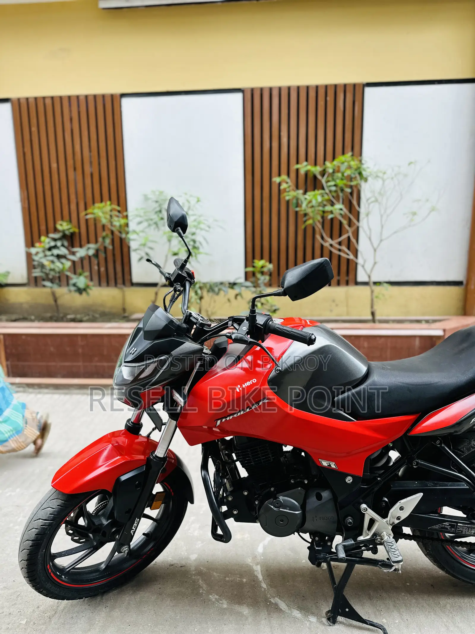 Hero Thriller 160R 2025 Red