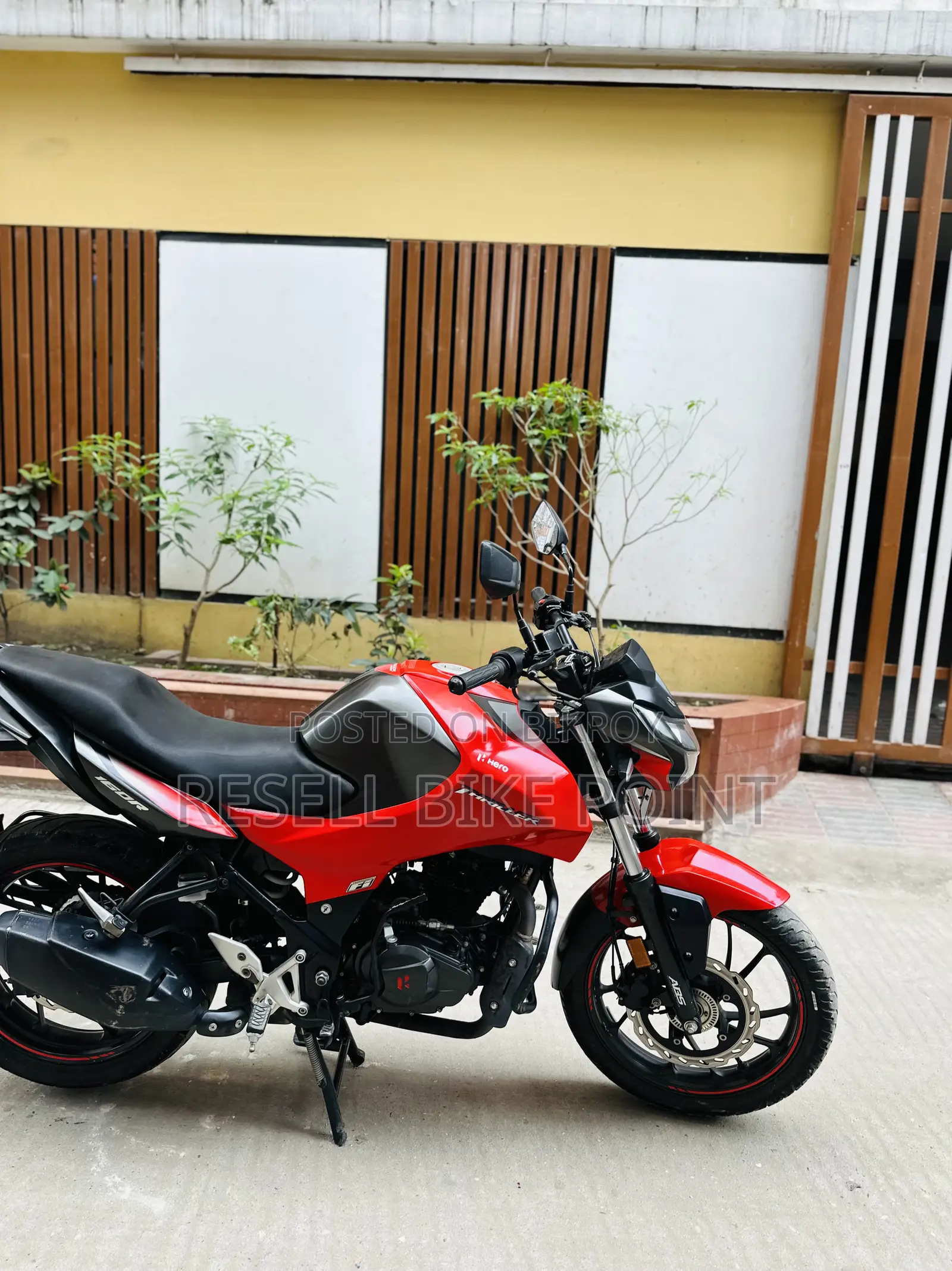 Hero Thriller 160R 2025 Red