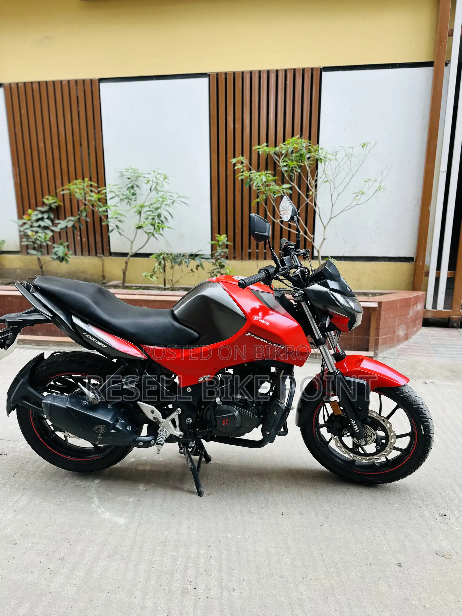 Hero Thriller 160R 2025 Red