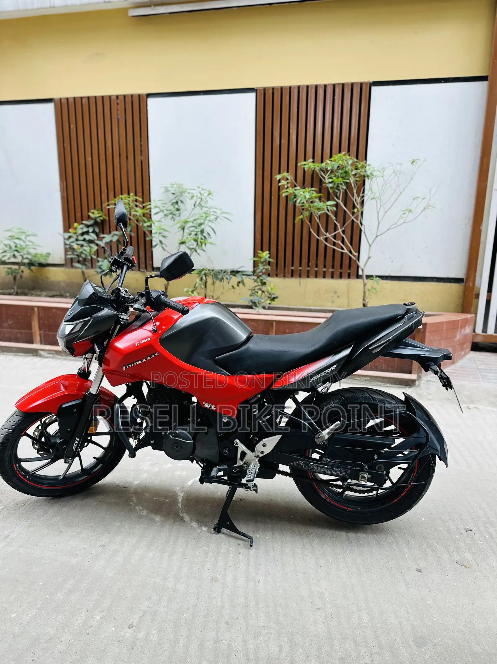 Hero Thriller 160R 2025 Red
