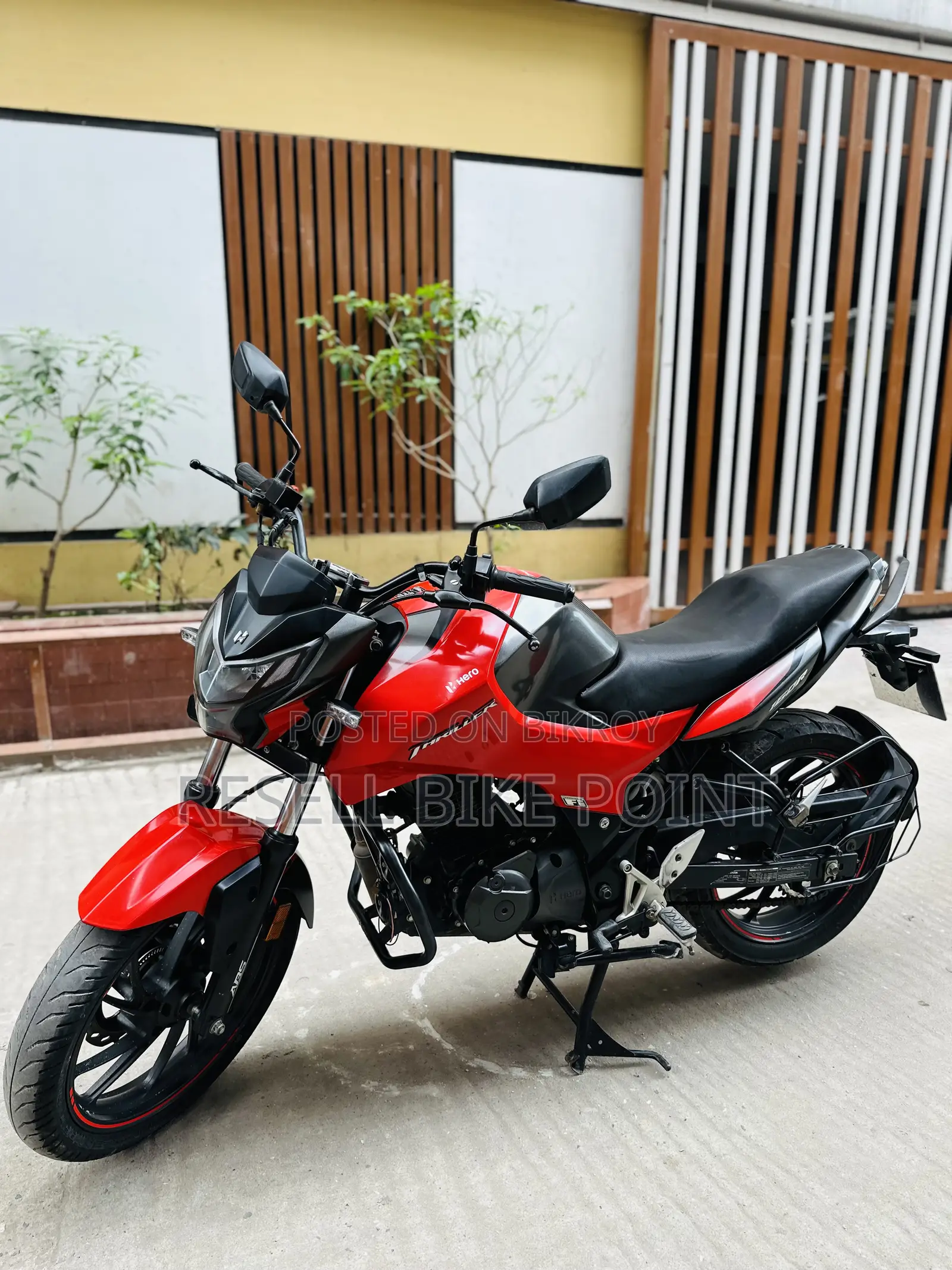 Hero Thriller 160R 2025 Red