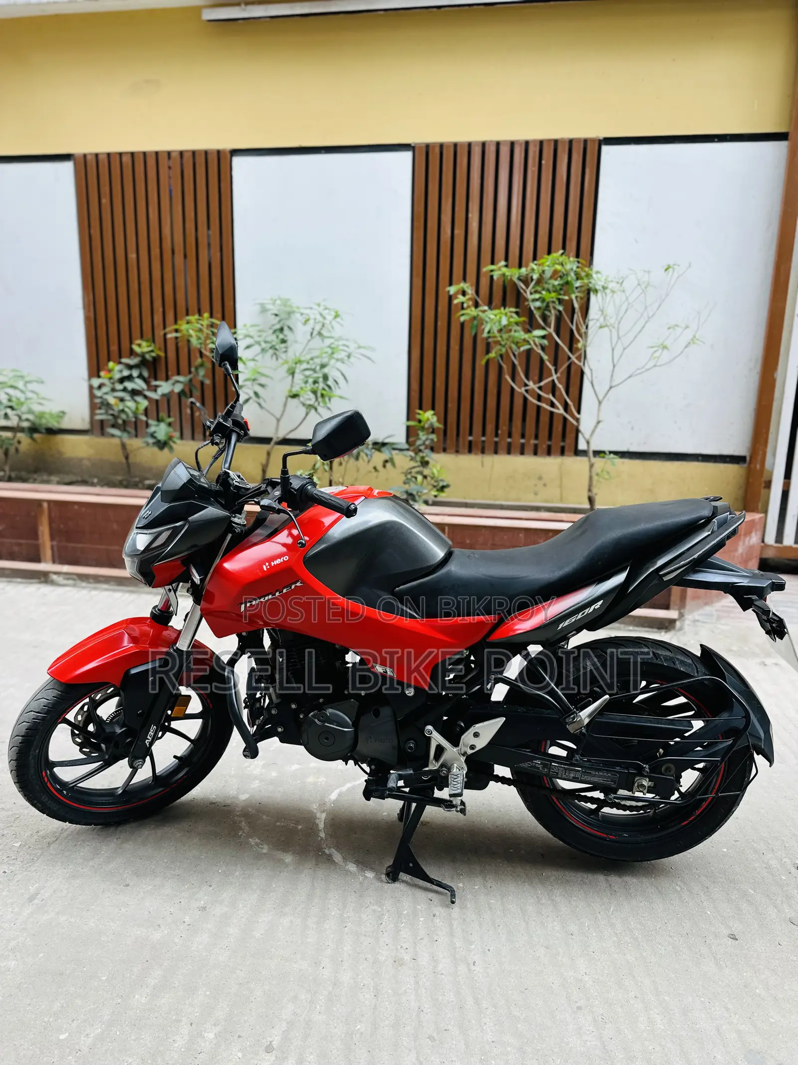Hero Thriller 160R 2025 Red