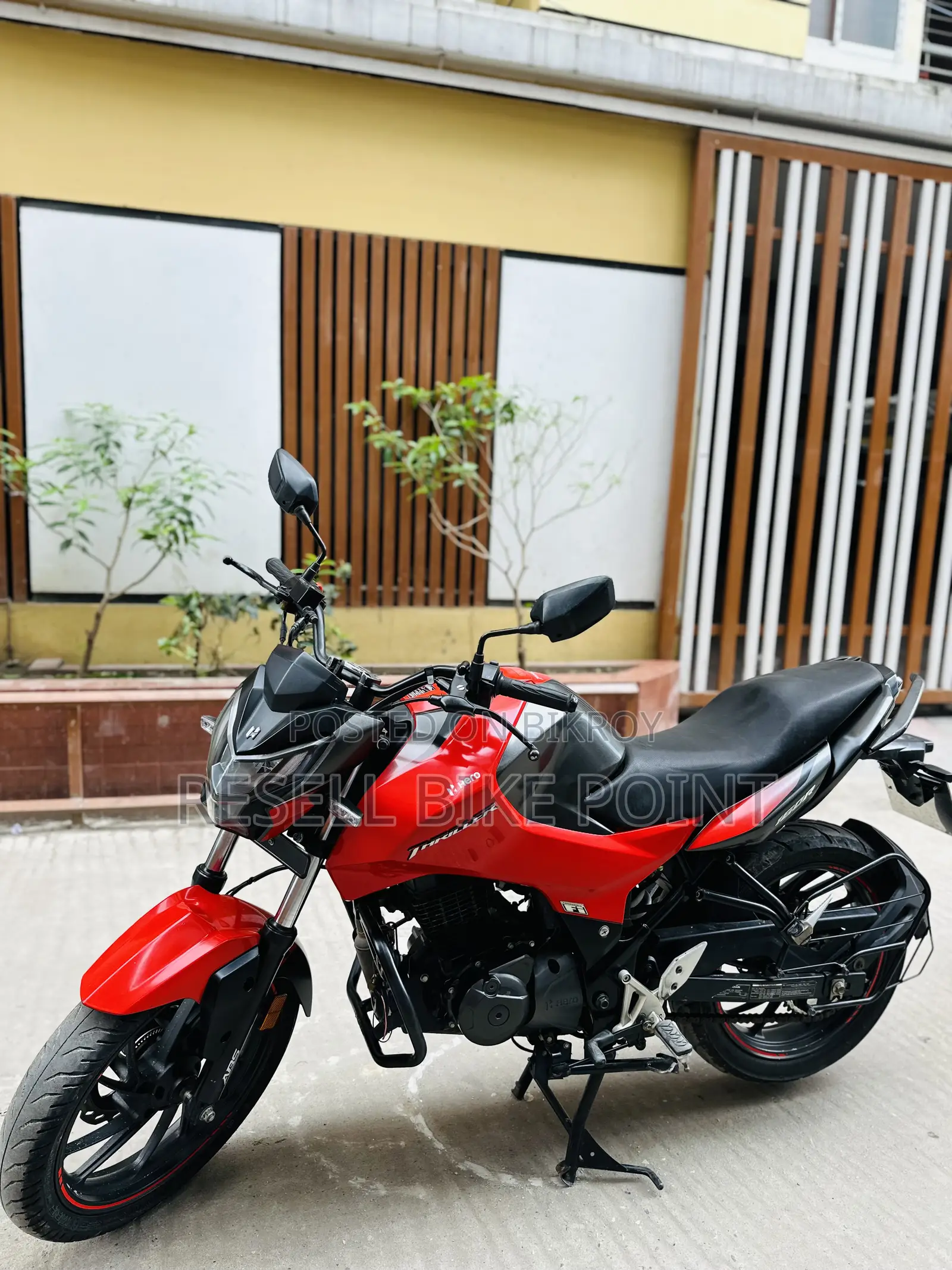 Hero Thriller 160R 2025 Red