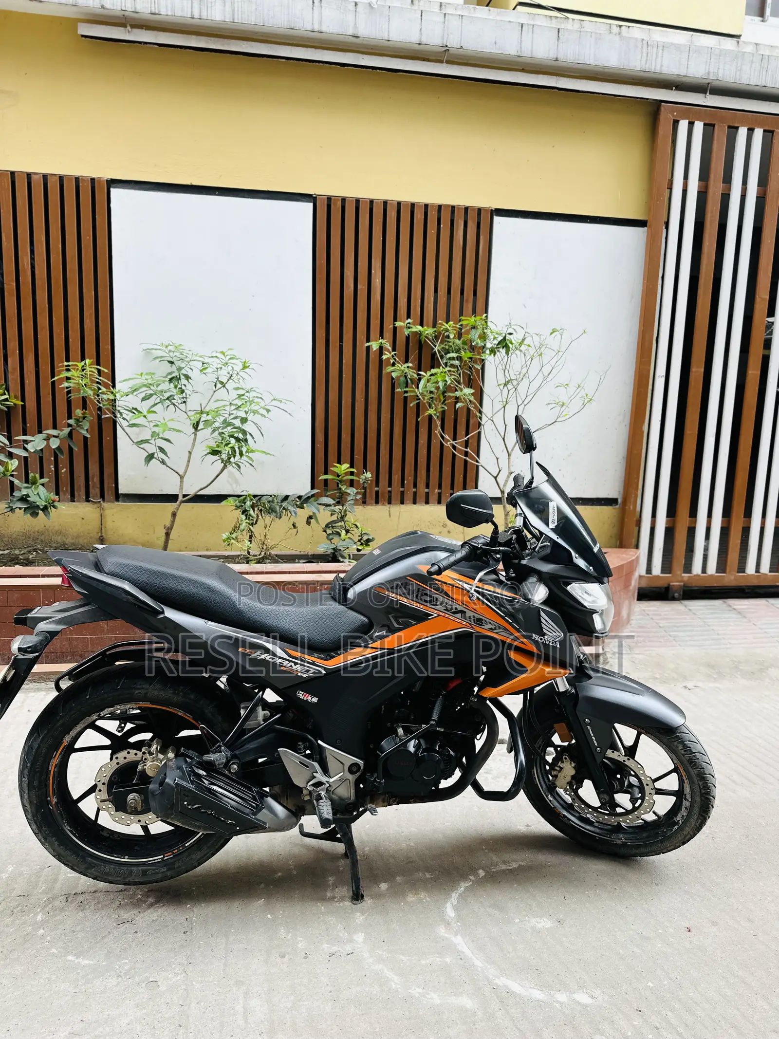 Honda Hornet 2021 Orange