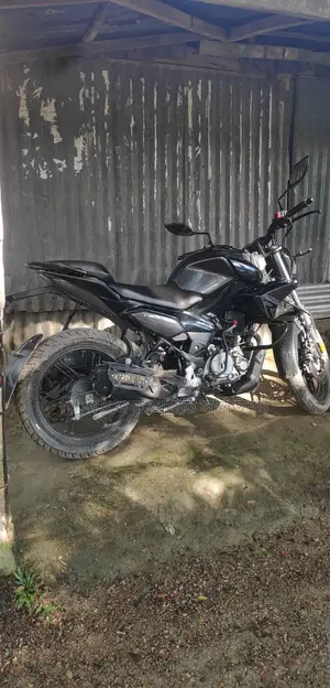 New Hero Xtreme 125R 2025 Black