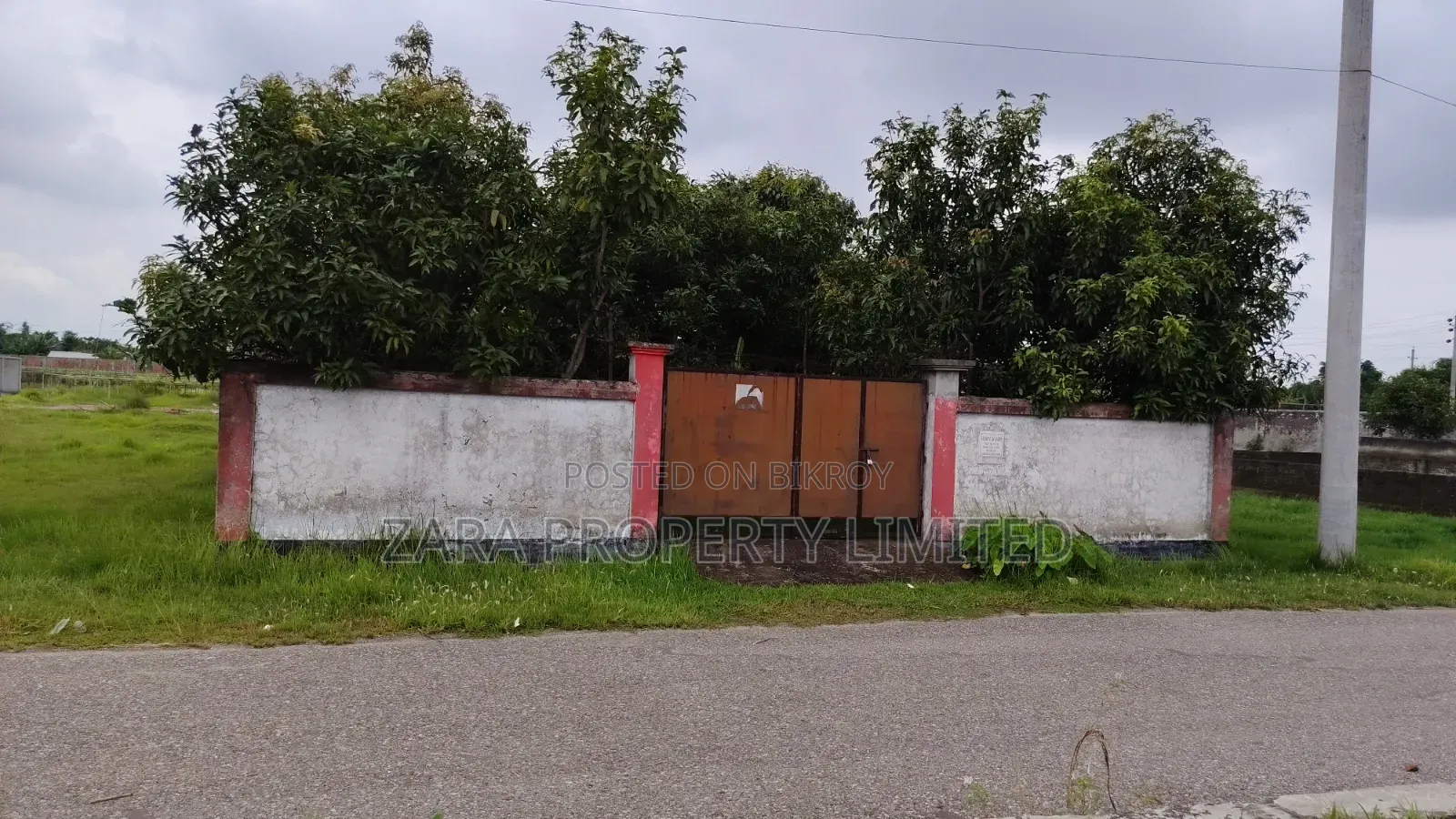 ১০ নং সেক্টরে ৩০০ ফিটের পাশে ৫ কাঠা।